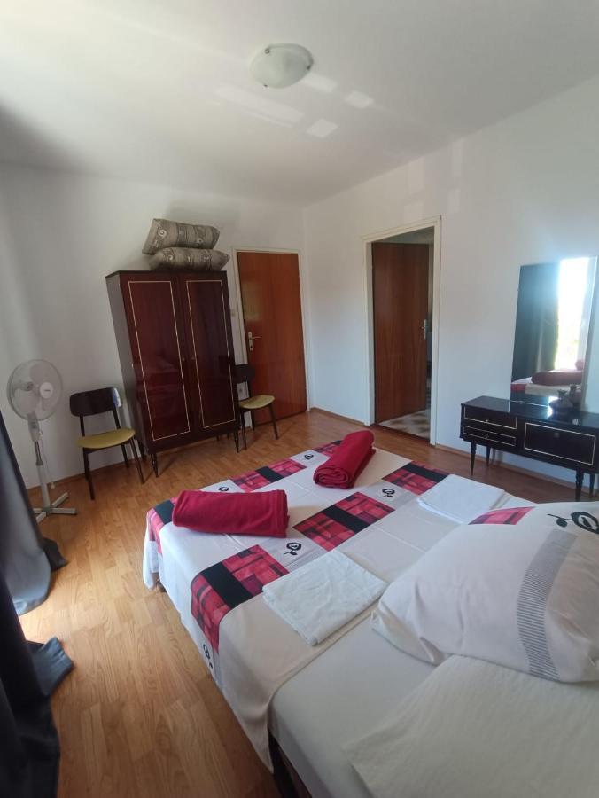 Tribunj Apartmani ภายนอก รูปภาพ