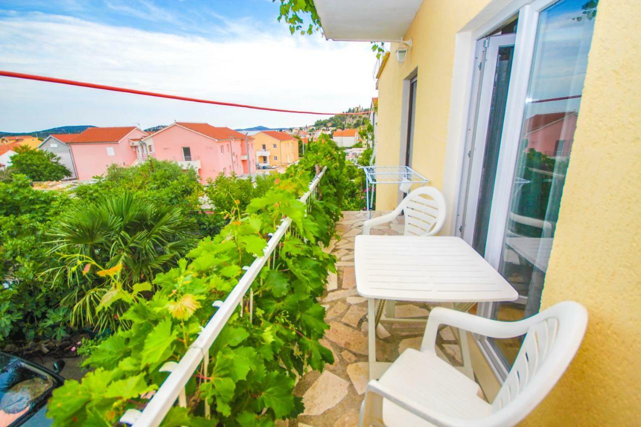 Tribunj Apartmani ภายนอก รูปภาพ